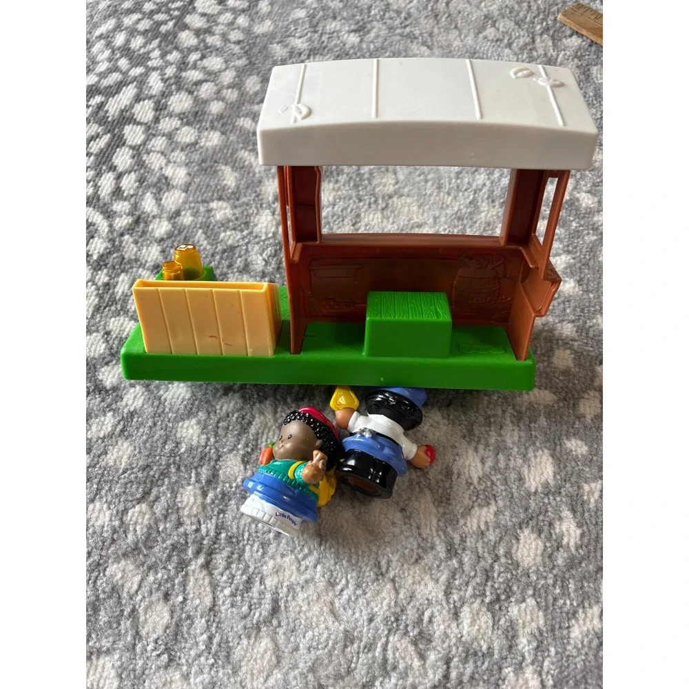 Fisher-Price Little People Farmers Market Stand with 2 Figures 2001 Mattel Set